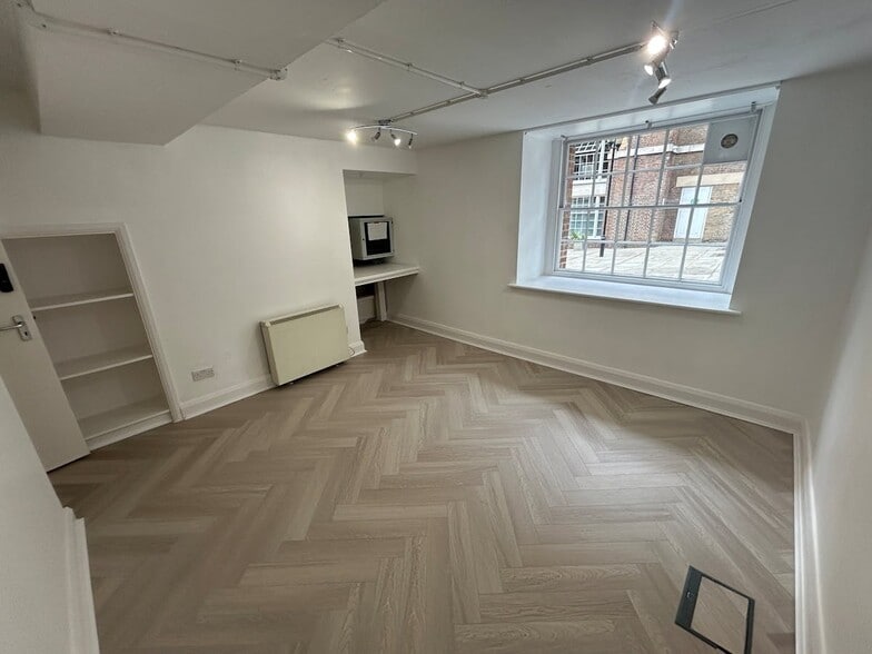 350 The Highway, London to rent - Interior Photo - Image 3 of 6