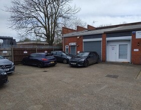 Tewin Rd, Welwyn Garden City to rent Building Photo- Image 2 of 3