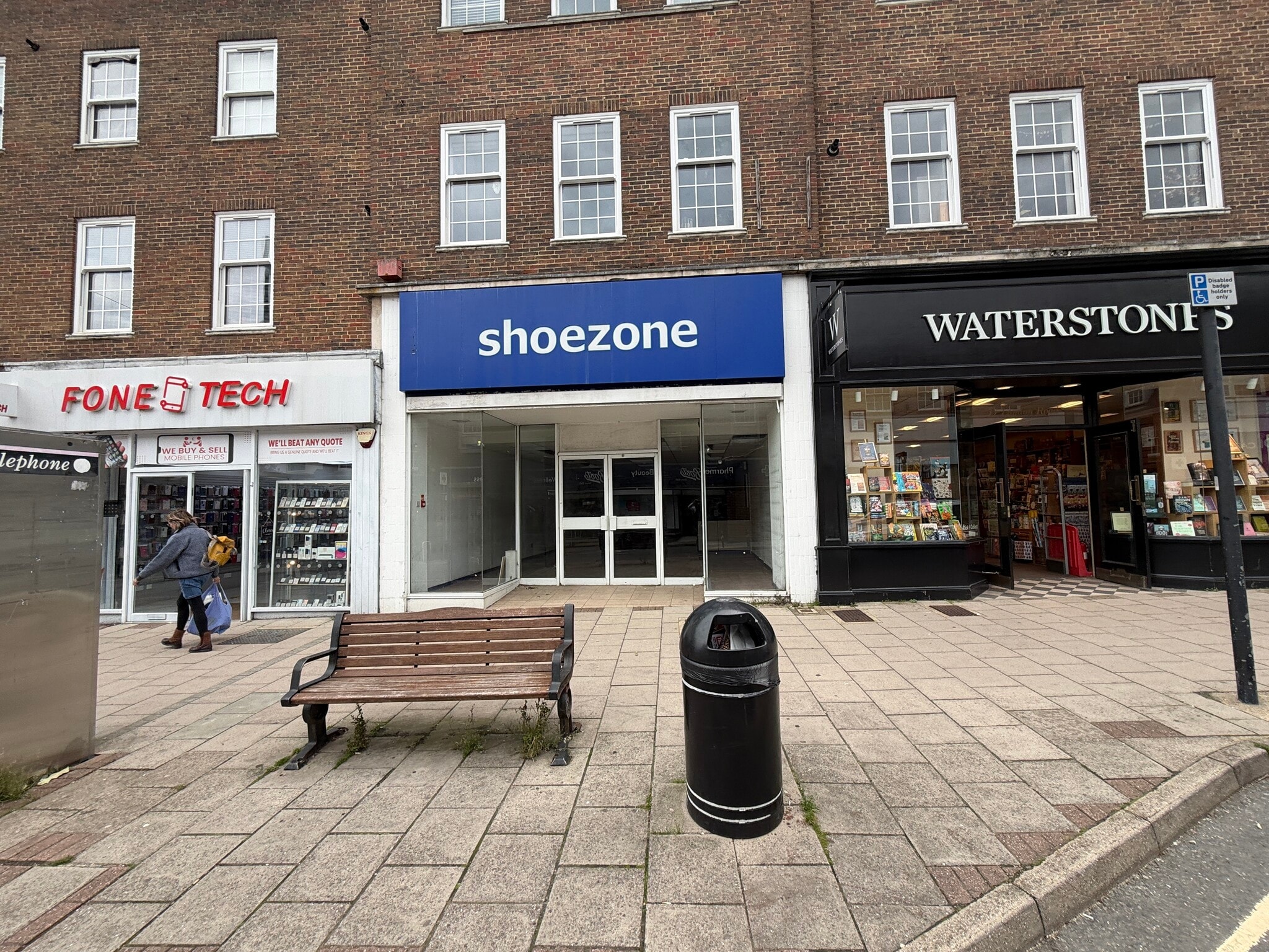 37-39 London Rd, East Grinstead to rent Building Photo- Image 1 of 2