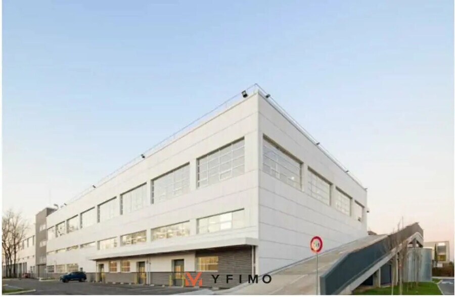 Light Industrial in Gennevilliers to rent - Building Photo - Image 3 of 8