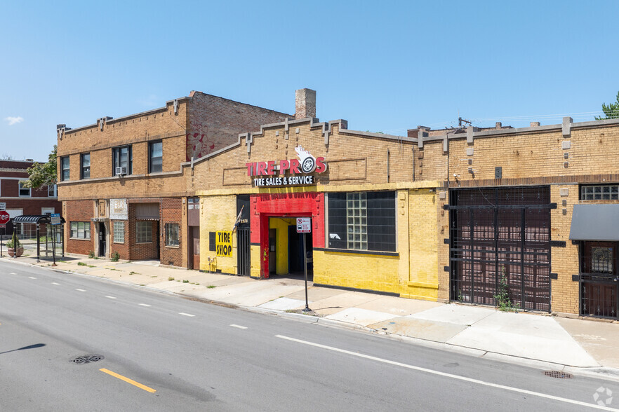 2206 E 75th St, Chicago, IL for rent - Building Photo - Image 3 of 16