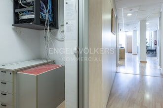 Retail in Barcelona, Barcelona to rent Interior Photo- Image 2 of 44