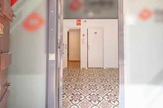 Office / Retail in Vilanova i la Geltrú, Barcelona to rent Interior Photo- Image 2 of 15