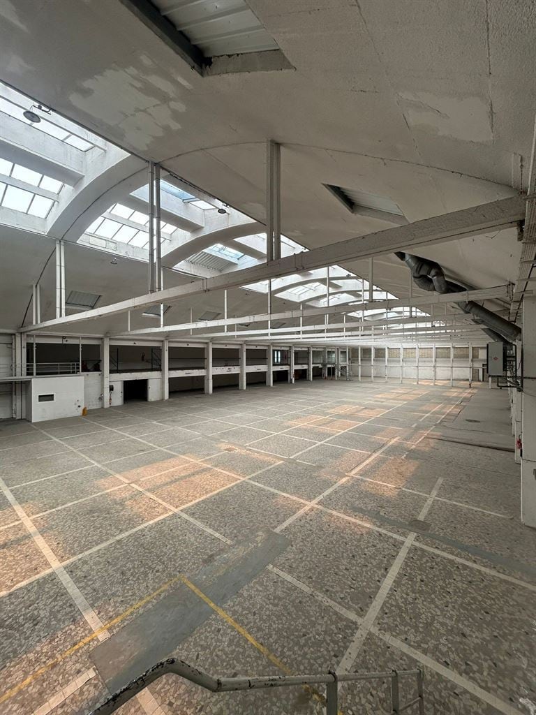 Industrial in La Courneuve to rent Interior Photo- Image 1 of 9