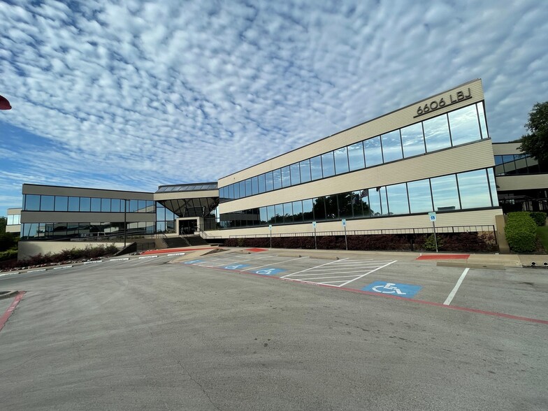 6606 Lyndon B Johnson Fwy, Dallas, TX for rent - Building Photo - Image 2 of 7