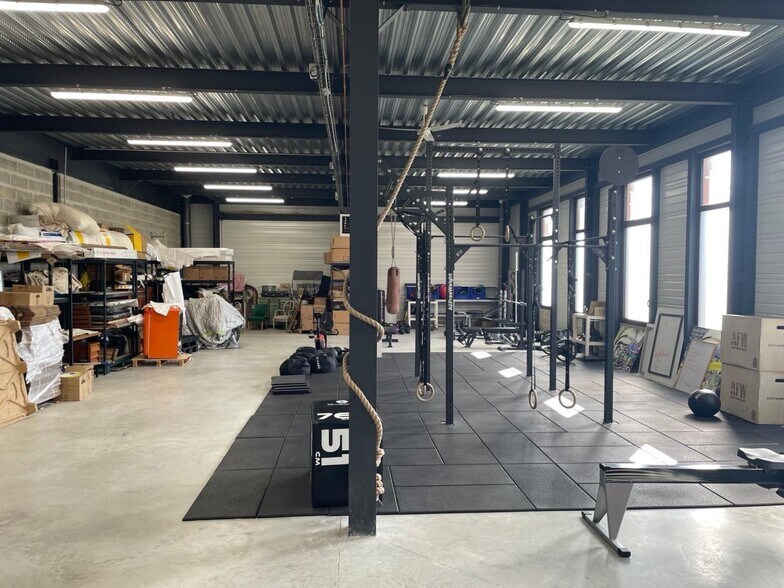 Light Industrial in Tremblay-en-France for sale - Interior Photo - Image 1 of 5
