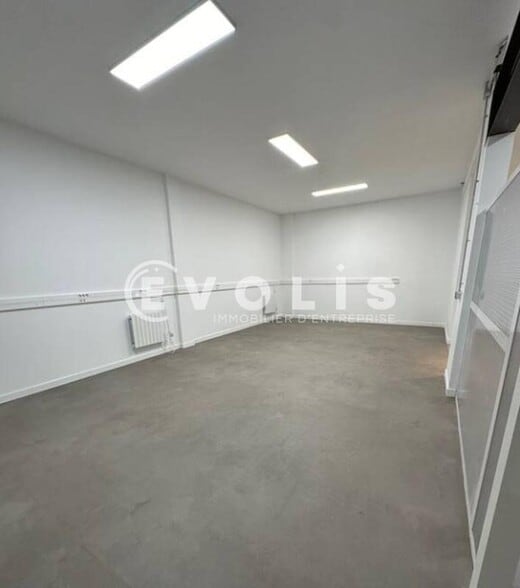 Office in Orly to rent - Interior Photo - Image 2 of 4
