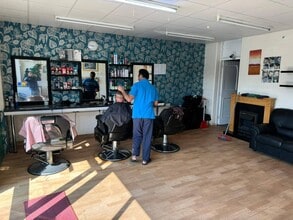 2 Adswood Rd, Stockport to rent Interior Photo- Image 2 of 2