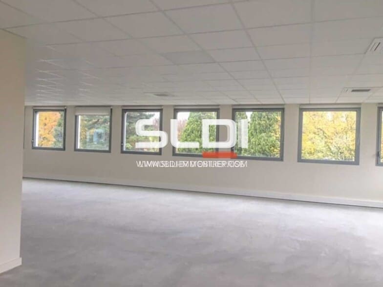3 Chemin Du Jubin, Dardilly to rent - Interior Photo - Image 3 of 10