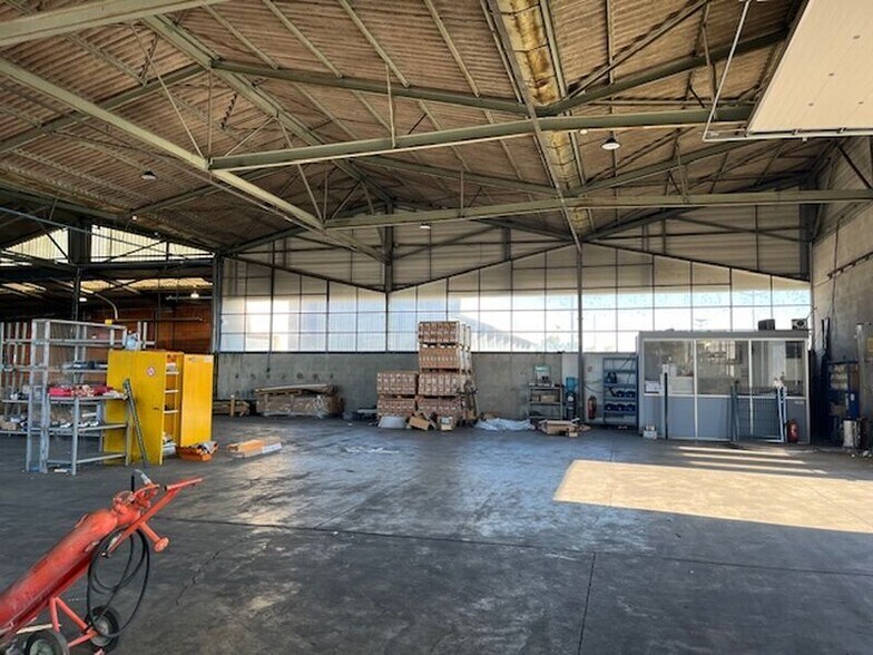Retail in Portet-sur-Garonne to rent - Interior Photo - Image 2 of 4
