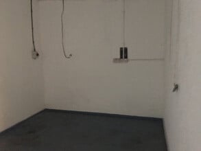 Whitegate, St Austell to rent Interior Photo- Image 1 of 3