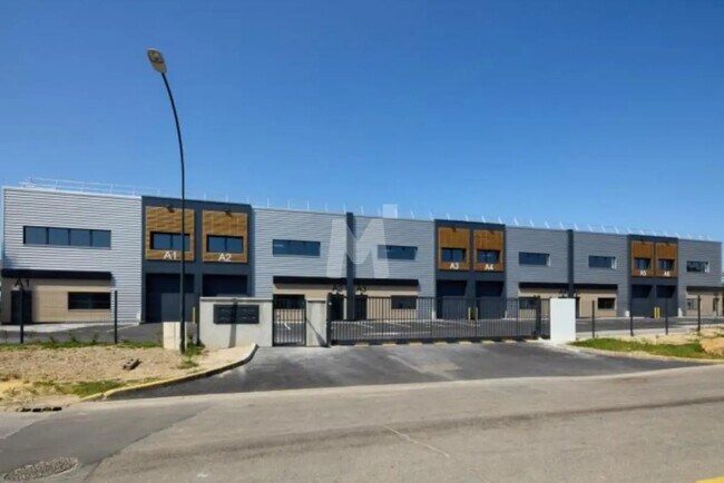 Location Local d'activités 292 m²