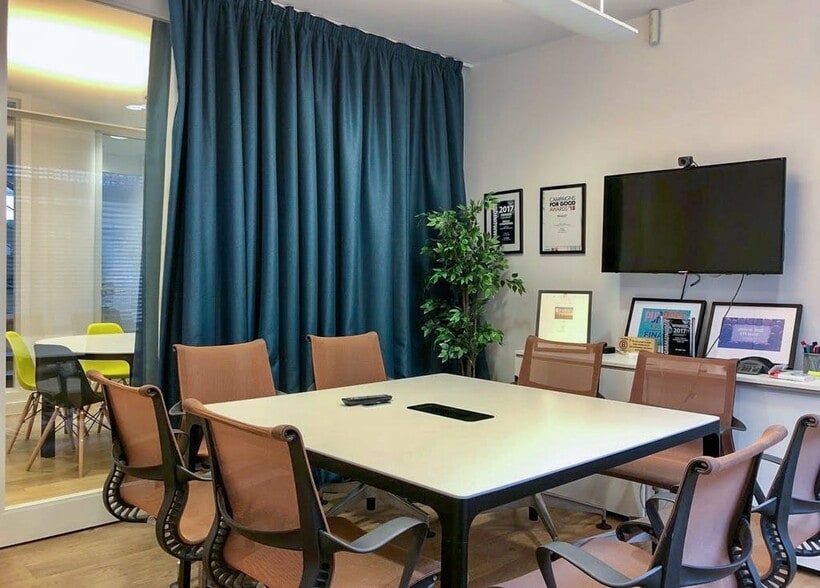 Turnham Green Terrace Mews, London to rent - Building Photo - Image 2 of 8