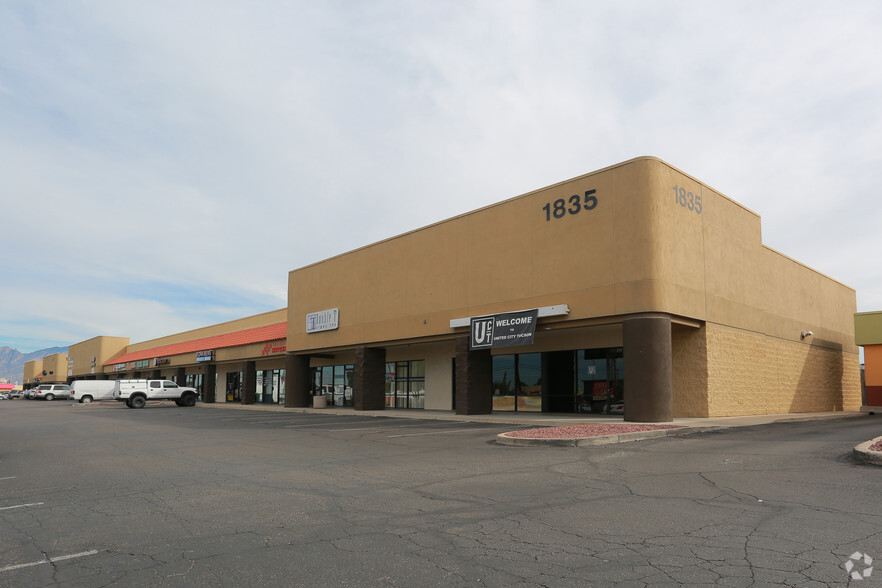 1835 S Alvernon Way, Tucson, AZ for rent - Primary Photo - Image 1 of 9