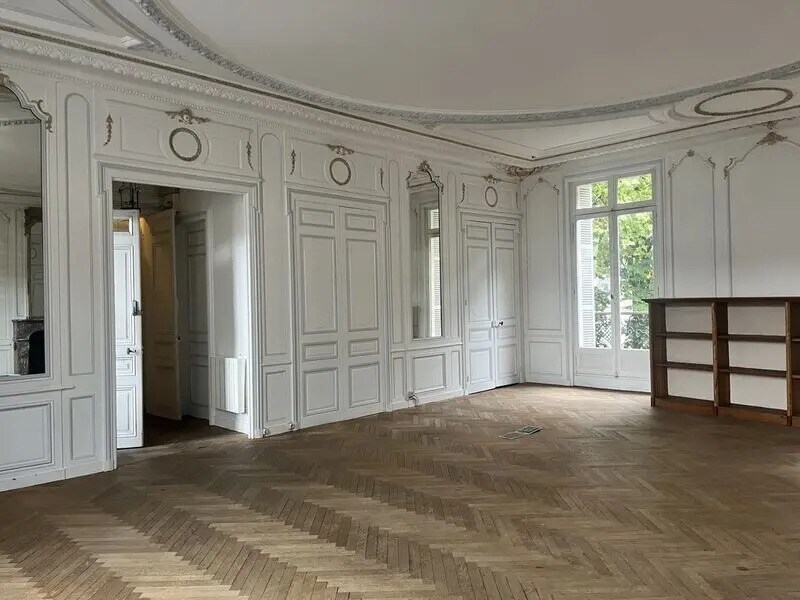 Office in Rouen to rent Interior Photo- Image 1 of 14