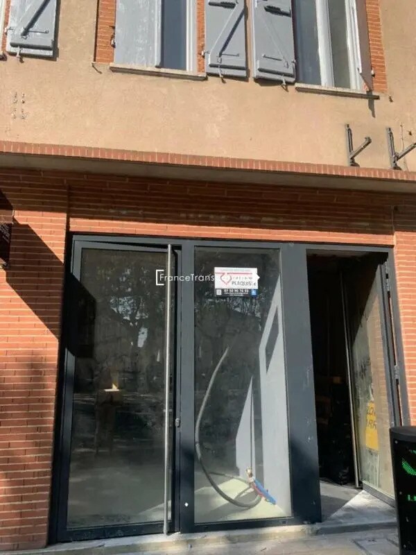 Retail in Muret for sale Building Photo- Image 1 of 6