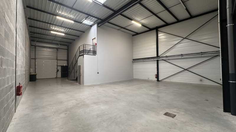 Light Industrial in Genay to rent Building Photo- Image 1 of 5