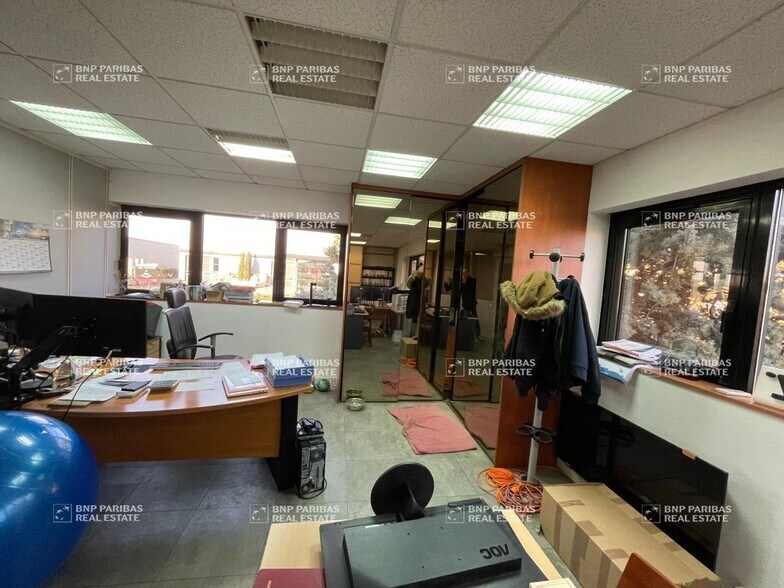 Light Industrial in Genas to rent - Interior Photo - Image 2 of 20