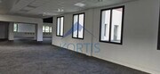 Espace lumineux et moderne, parfait pour votre entreprise.