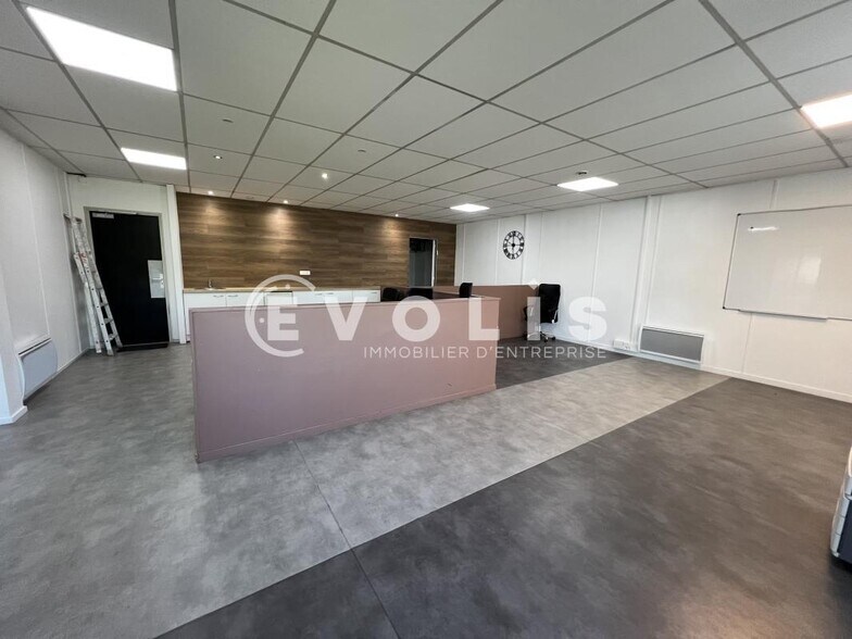 Office in Neuilly-Plaisance to rent - Interior Photo - Image 1 of 9