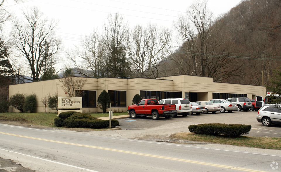 140 Strollings Ave, Logan, WV for sale - Building Photo - Image 1 of 41