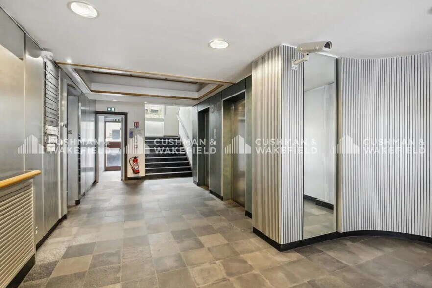 Office in Levallois-Perret to rent - Building Photo - Image 2 of 3