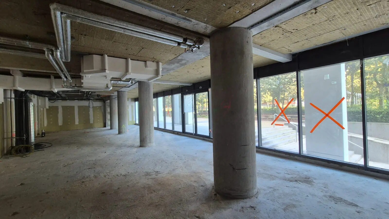 Retail in Puteaux to rent Interior Photo- Image 1 of 7