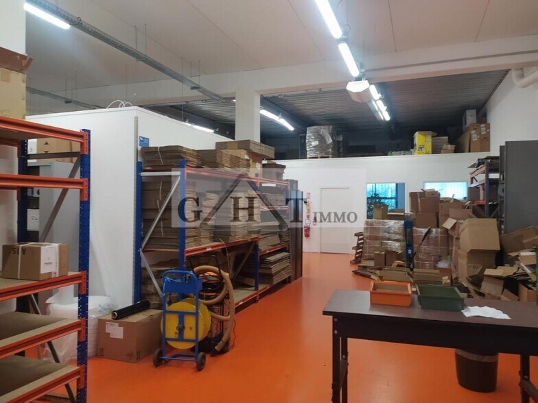 Industrial in Croissy-Beaubourg for sale - Interior Photo - Image 2 of 10