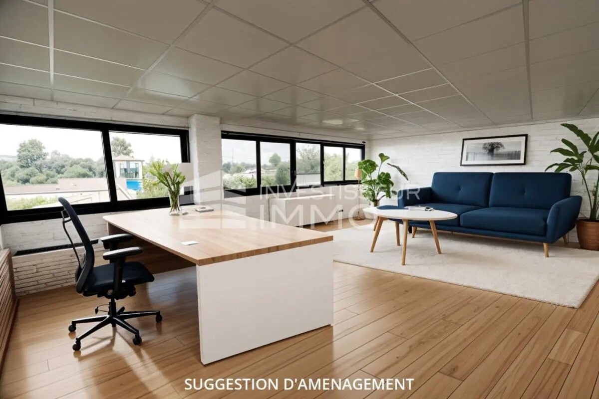 Office in Chilly-Mazarin to rent Interior Photo- Image 1 of 7