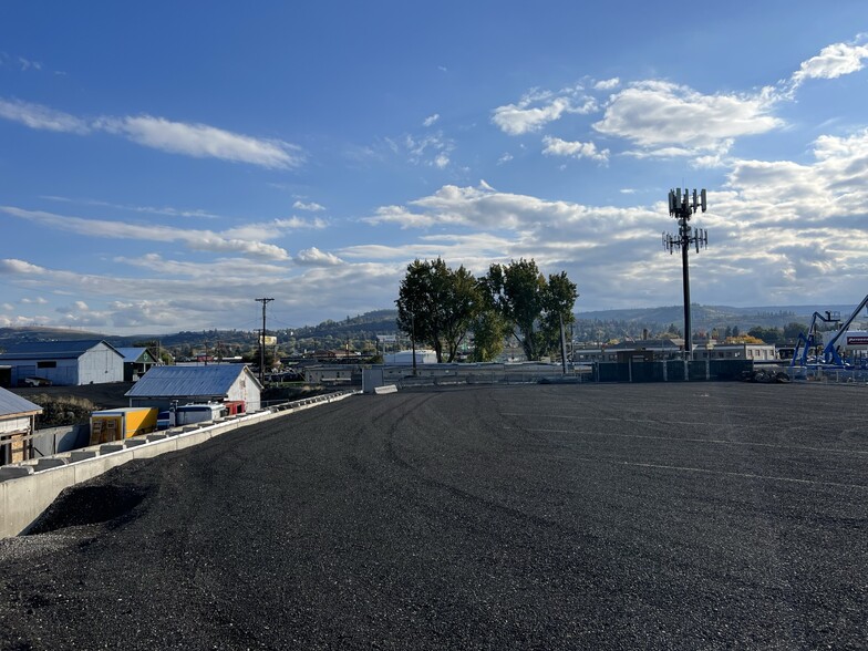 215 Terminal Ave, The Dalles, OR for rent - Building Photo - Image 3 of 4