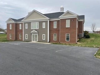 10 Hedgerow Dr, Staunton, VA for rent - Building Photo - Image 2 of 14