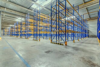 Light Industrial in Herblay-sur-Seine to rent Interior Photo- Image 1 of 3