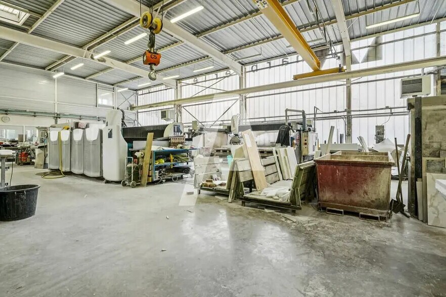 Light Industrial in Choisy-le-Roi to rent - Interior Photo - Image 2 of 5