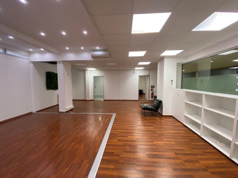 Build-to-Rent in Marseille for sale - Interior Photo - Image 3 of 9
