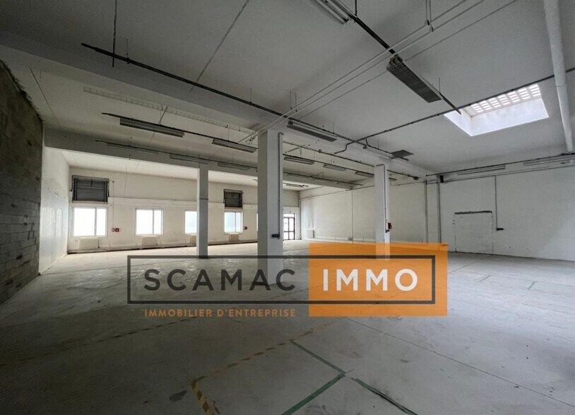 Industrial in Villepinte to rent - Interior Photo - Image 2 of 5