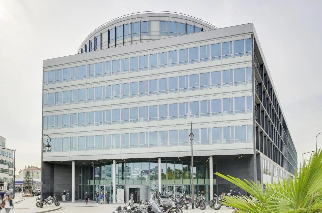 Office in Antony to rent Building Photo- Image 1 of 30