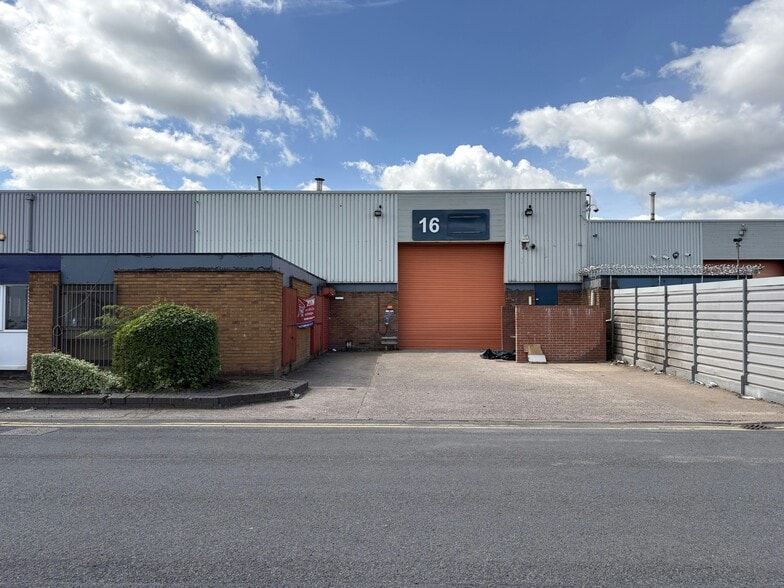 Bickenhill Ln, Birmingham to rent - Building Photo - Image 1 of 3