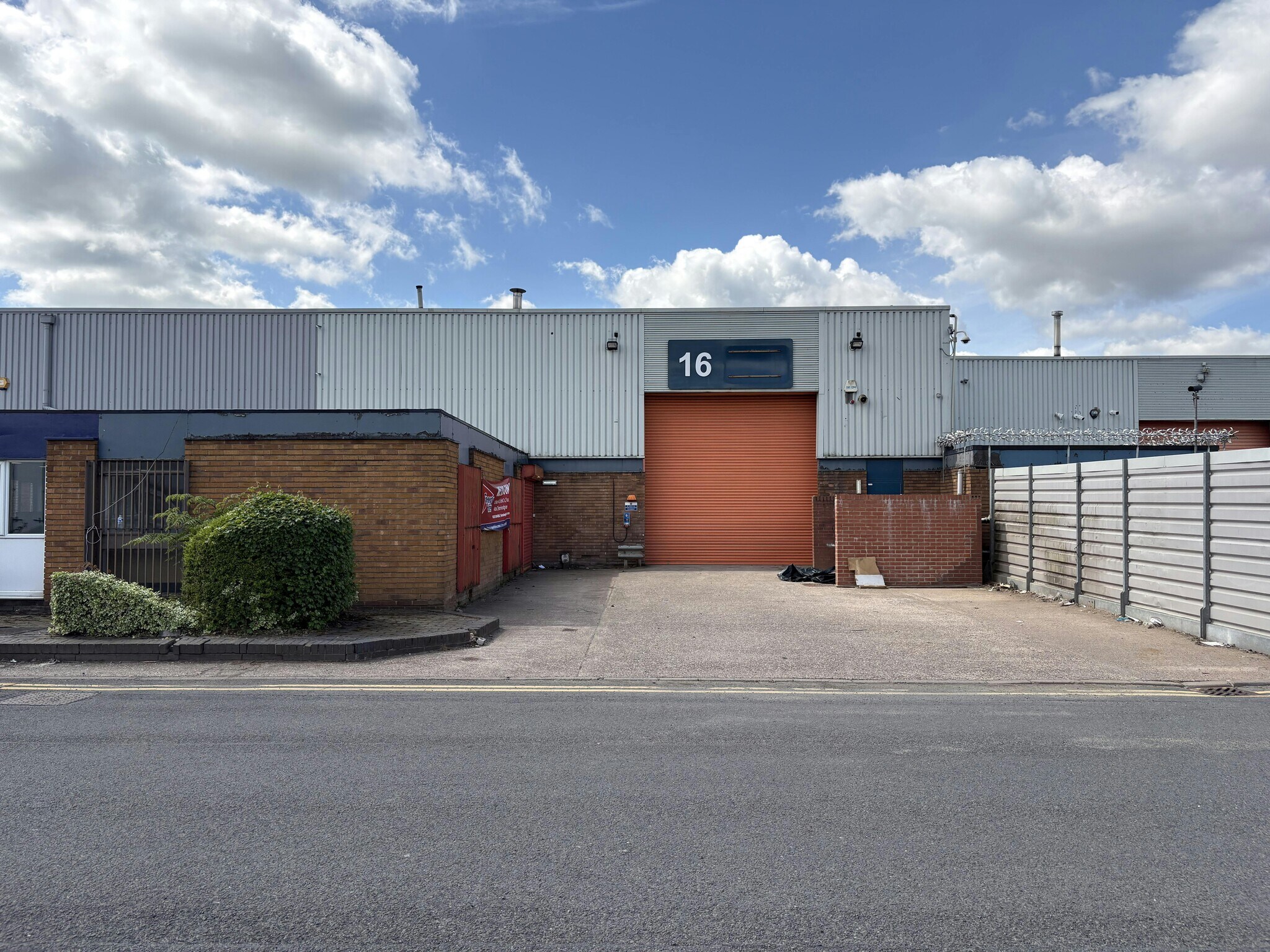 Bickenhill Ln, Birmingham to rent Building Photo- Image 1 of 4