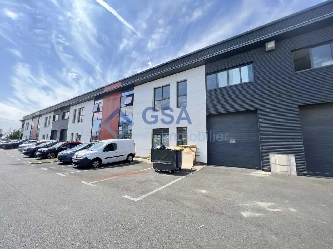 Office in Lieusaint to rent Building Photo- Image 1 of 6