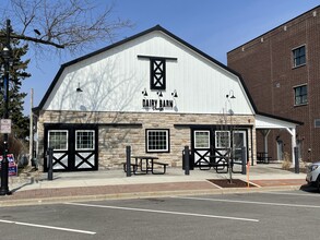 121 Main St, Oswego, IL for rent Building Photo- Image 1 of 44