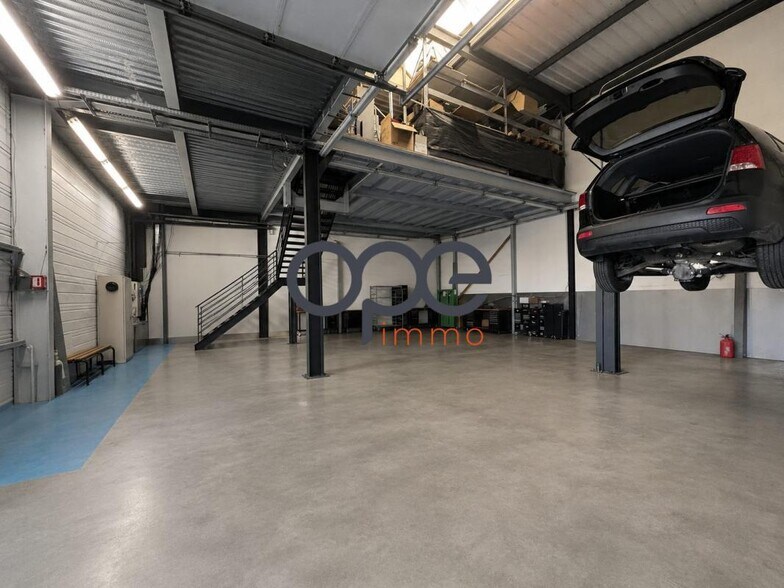 Light Industrial in SAINT-OUEN-L'AUMONE for sale - Building Photo - Image 3 of 7