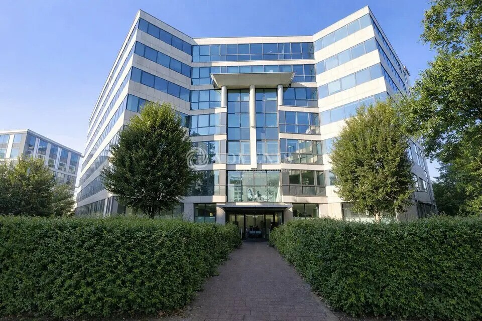 Office in Issy-les-Moulineaux to rent Building Photo- Image 1 of 11