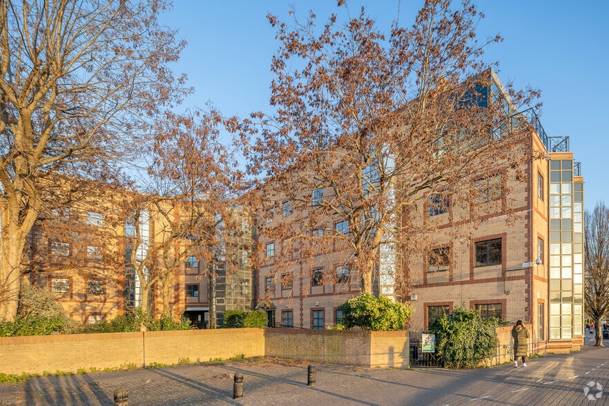 72 Chancellors Rd, London to rent - Building Photo - Image 2 of 4