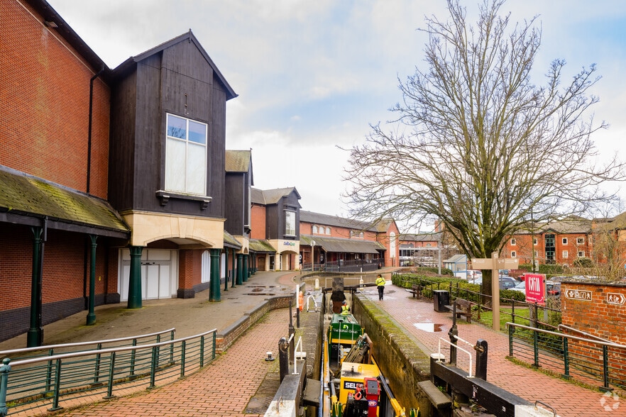 Castle Quay, Banbury for rent - Building Photo - Image 2 of 2