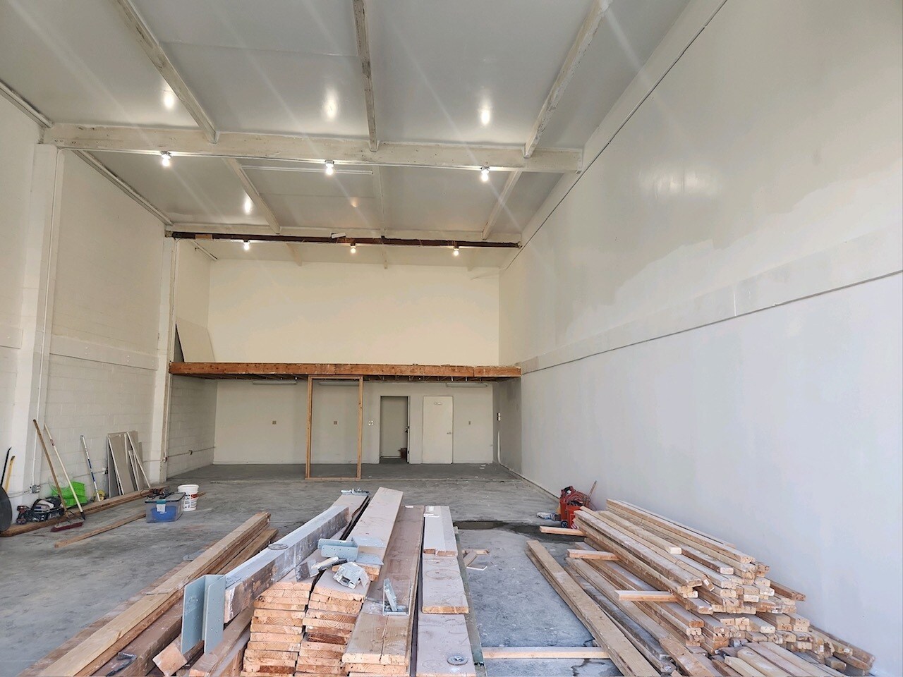 650 Broad Ave, Wilmington, CA for sale Interior Photo- Image 1 of 1