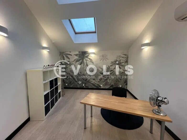 Office in Saint-Maur-des-Fossés to rent - Interior Photo - Image 2 of 9