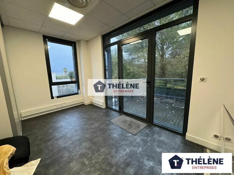 Office in Mauguio to rent - Building Photo - Image 2 of 10