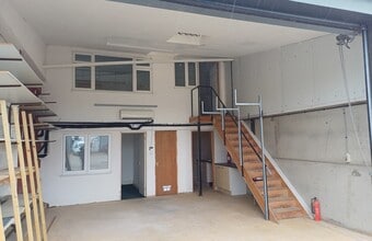 New Rd, Bedford to rent Interior Photo- Image 2 of 2