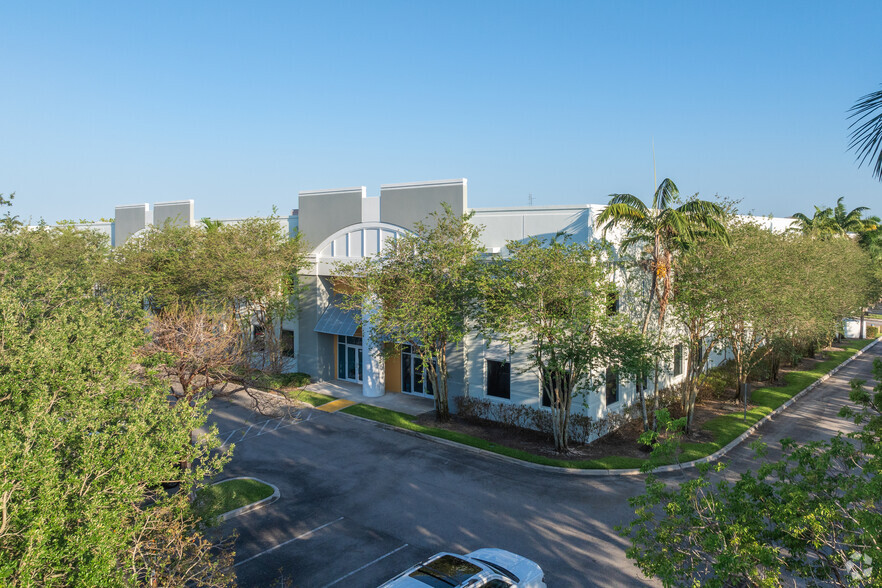 4800 Lyons Technology Pky, Coconut Creek, FL for rent - Building Photo - Image 1 of 31