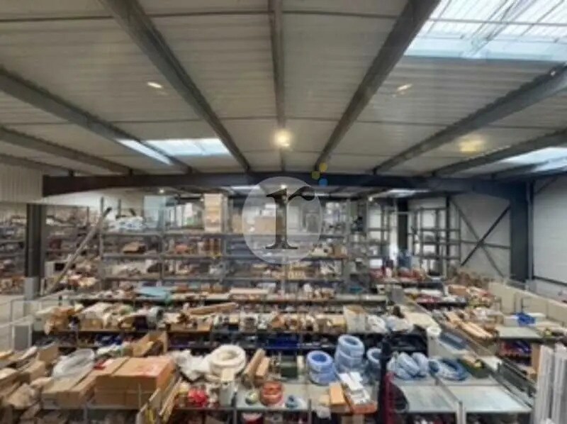 Location Local d'activités 2 259 m² - Photo 1
